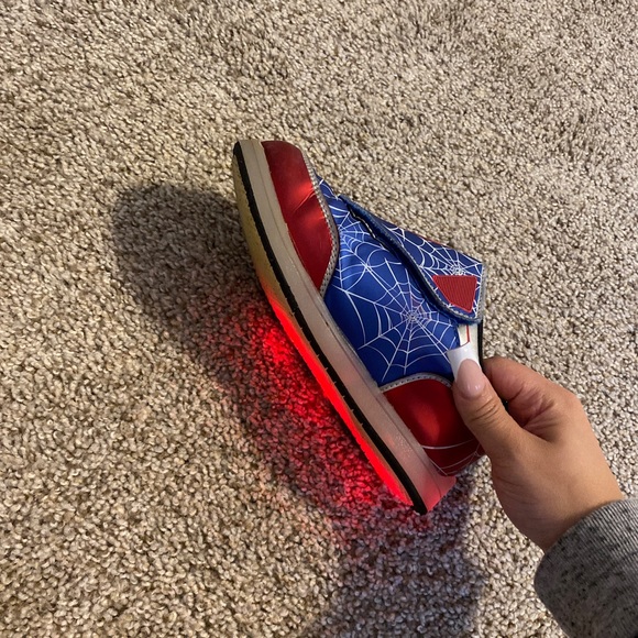 Spiderman light up shoes - Picture 5 of 5